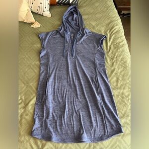 Tommy Bahama NWOT women’s blue hoodie dress with pockets, medium